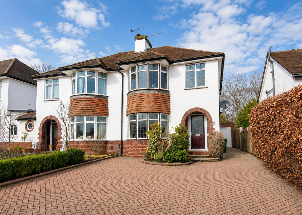 3 bed Semi Detached for rent in Leatherhead. From Patrick Gardner - Leatherhead - Sales