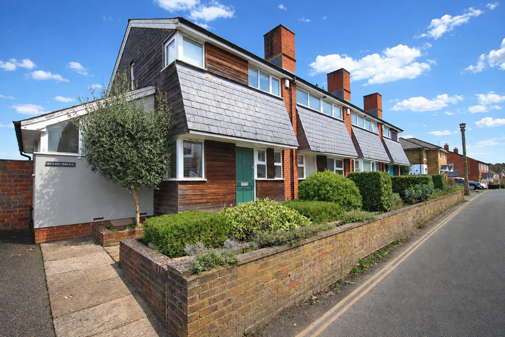 2 bed Town House for rent in Leatherhead. From Patrick Gardner - Leatherhead - Sales 2 bed Town House for rent in Leatherhead. From Patrick Gardner - Leatherhead - Sales
