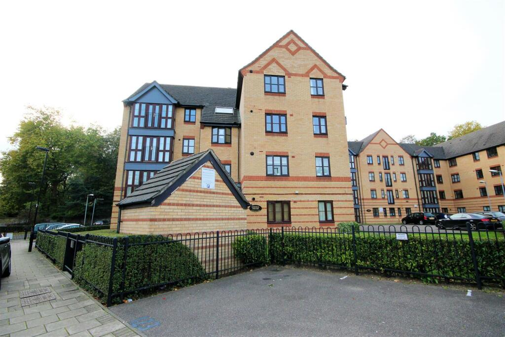 2 bed Apartment for rent in Bow. From Peach Properties - UK Ltd