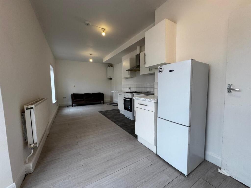 2 bed Apartment for rent in Leyton. From Peach Properties - Shoreditch