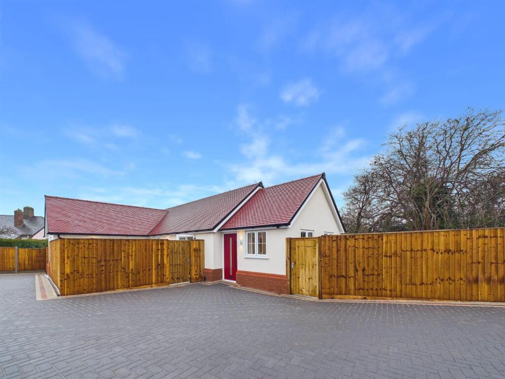 3 bed Detached bungalow for rent in Long Melford. From Peach Properties - Shoreditch