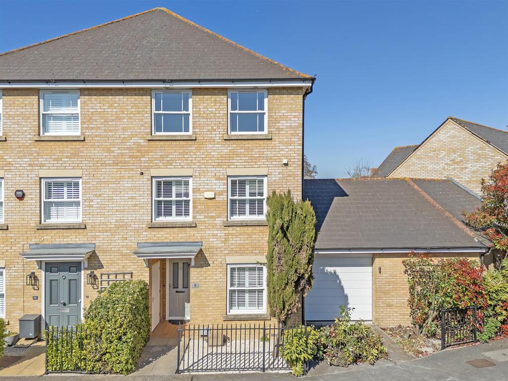 4 bed Semi Detached for rent in Broomfield. From Peach Properties - Shoreditch