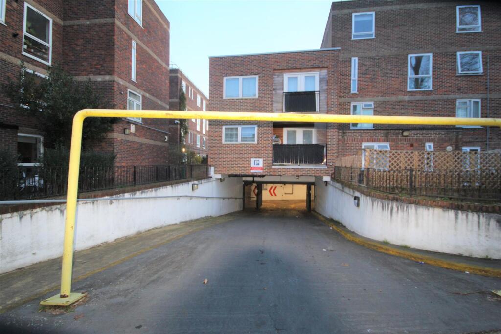 4 bed Car Parking for rent in Bethnal Green. From Peach Properties - Shoreditch