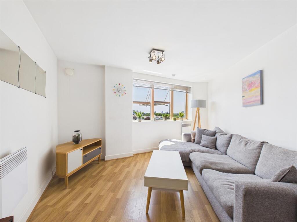 2 bed Apartment for rent in Bethnal Green. From Peach Properties - Shoreditch 2 bed Apartment for rent in Bethnal Green. From Peach Properties - Shoreditch