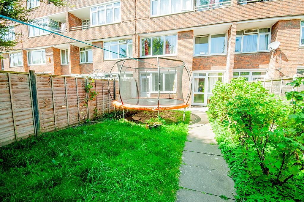 3 bed Apartment for rent in Woolwich. From Peach Properties - Shoreditch