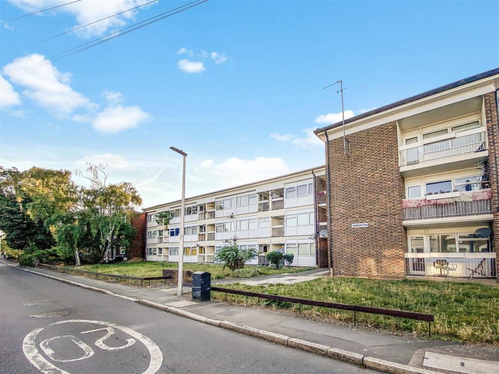 4 bed Studio for rent in Woodford. From Peach Properties - Shoreditch 4 bed Studio for rent in Woodford. From Peach Properties - Shoreditch