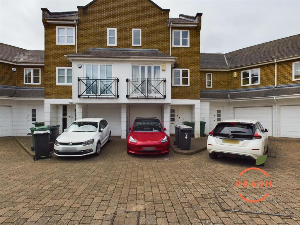 4 bed Mid Terraced House for rent in Hampstead. From Peach Properties - Shoreditch 4 bed Mid Terraced House for rent in Hampstead. From Peach Properties - Shoreditch