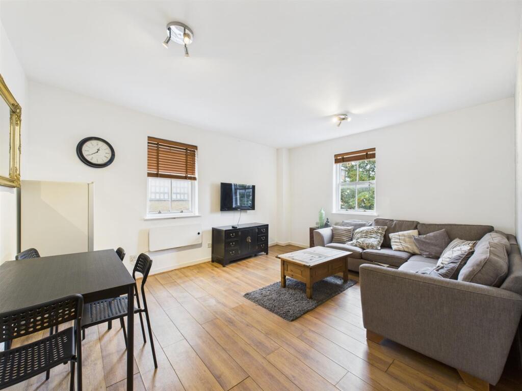 3 bed Apartment for rent in Stepney. From Peach Properties - Shoreditch