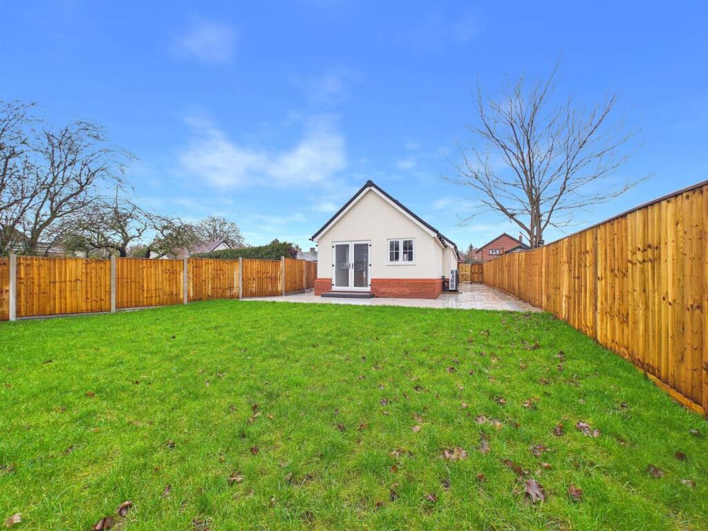 3 bed Semi-detached bungalow for rent in Long Melford. From Peach Properties - Shoreditch 3 bed Semi-detached bungalow for rent in Long Melford. From Peach Properties - Shoreditch