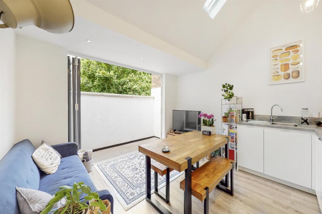 1 bed Apartment for rent in Bethnal Green. From Peach Properties - Shoreditch 1 bed Apartment for rent in Bethnal Green. From Peach Properties - Shoreditch