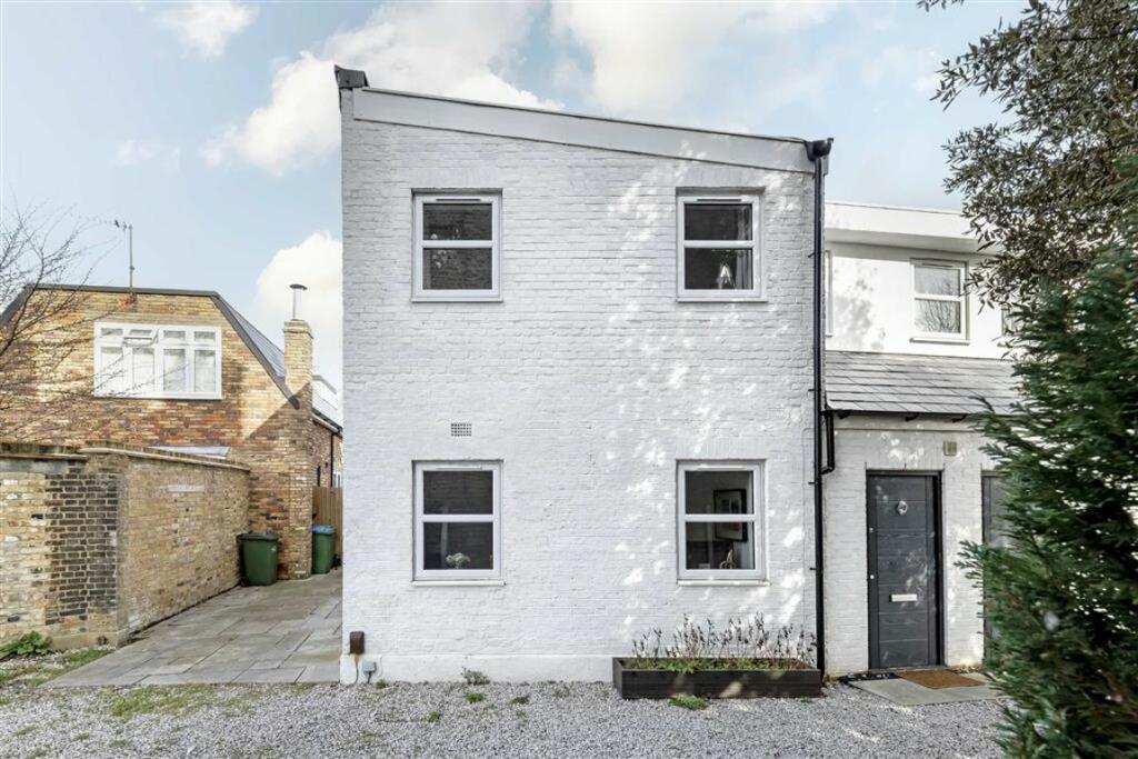 3 bed Detached House for rent in Woolwich. From Peter James Estate Agents - Blackheath