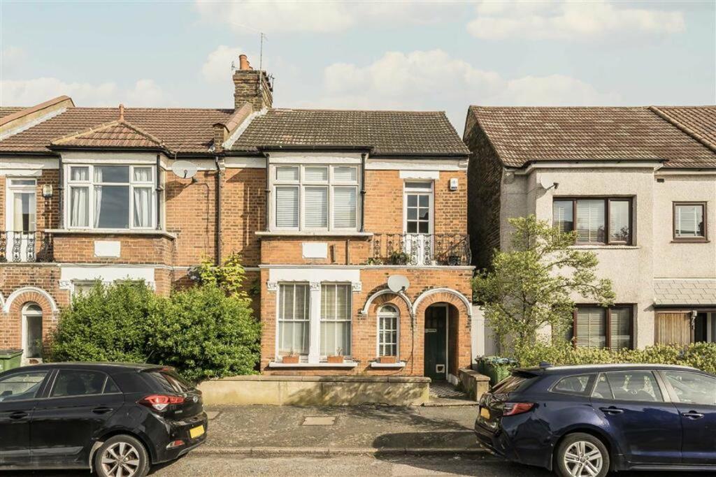 2 bed Maisonette for rent in Greenwich. From Peter James Estate Agents - Blackheath