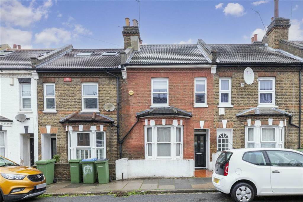 2 bed Mid Terraced House for rent in Woolwich. From Peter James Estate Agents - Blackheath