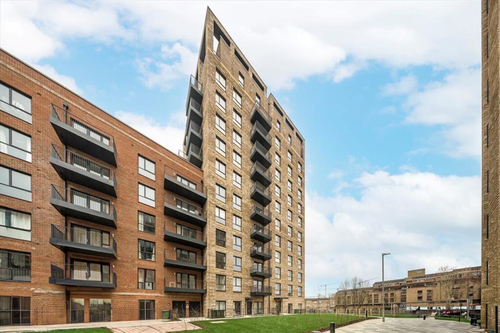 2 bed 1st Floor Flat for rent in Woolwich. From Dexters - Blackheath