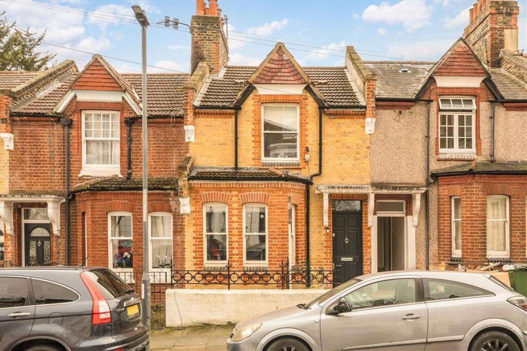 4 bed Mid Terraced House for rent in Woolwich. From Dexters - Blackheath