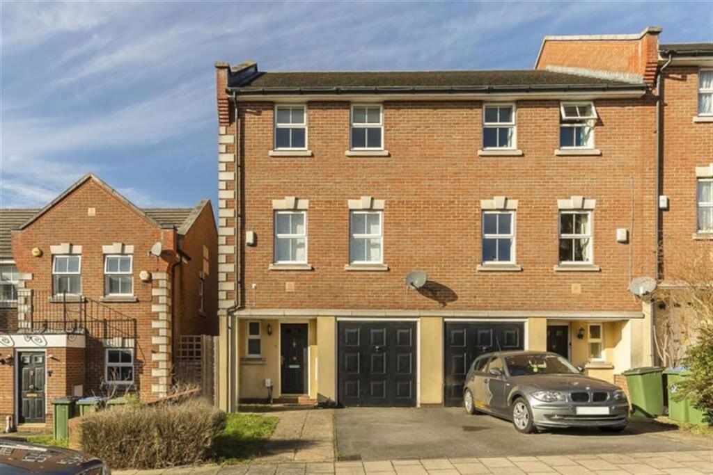 3 bed Detached for rent in Woolwich. From Dexters - Blackheath