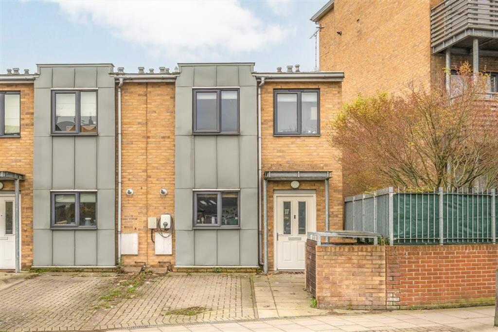 2 bed Semi Detached for rent in Woolwich. From Dexters - Blackheath