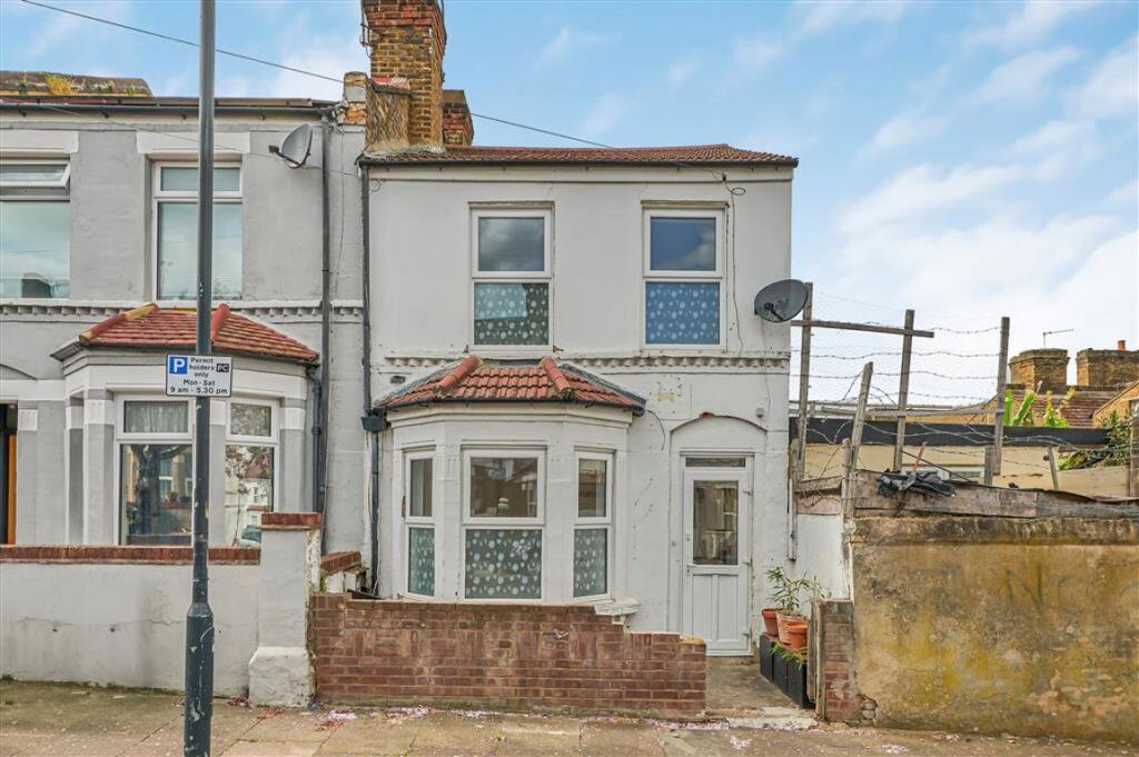 3 bed Detached for rent in Woolwich. From Dexters - Blackheath
