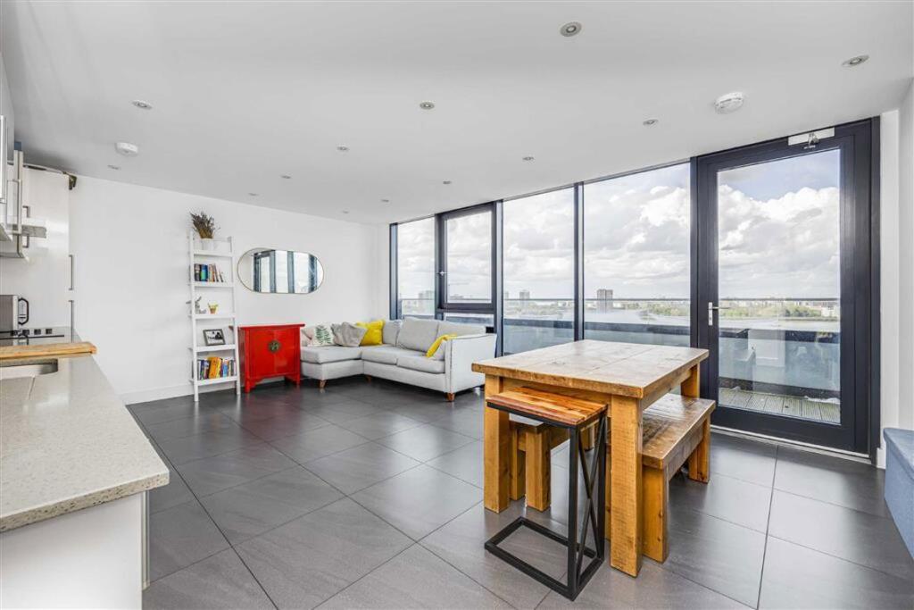 2 bed 1st Floor Flat for rent in Woolwich. From Dexters - Blackheath