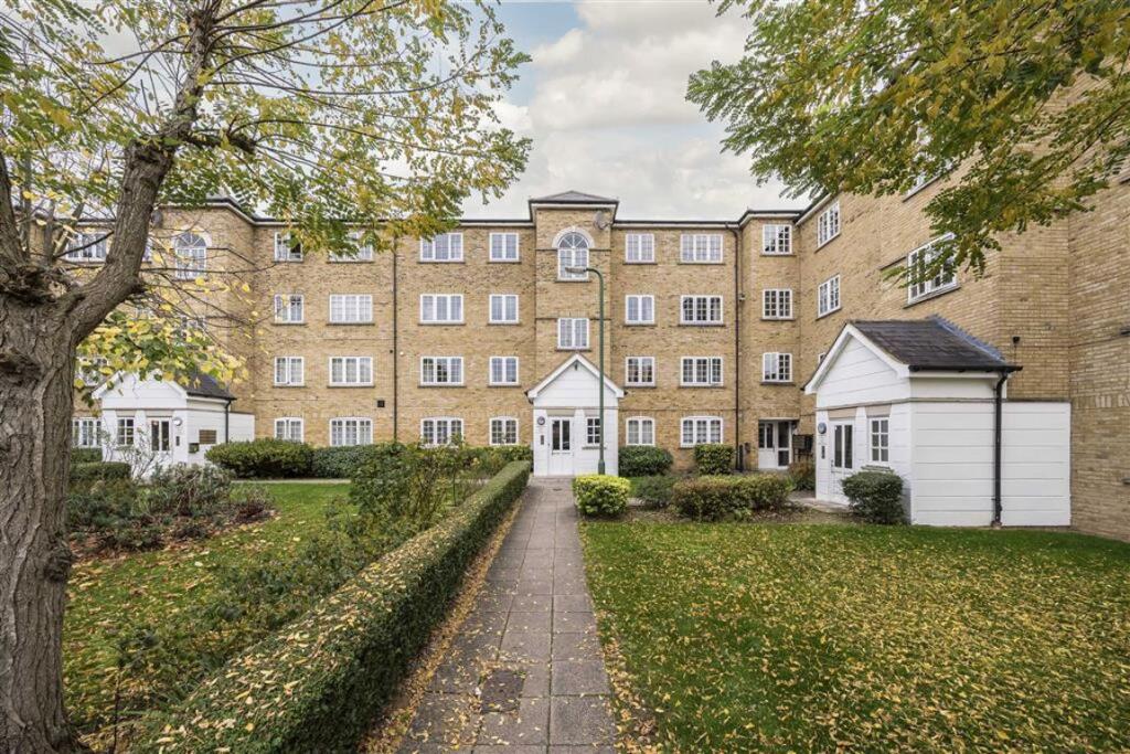2 bed 1st Floor Flat for rent in Woolwich. From Dexters - Blackheath