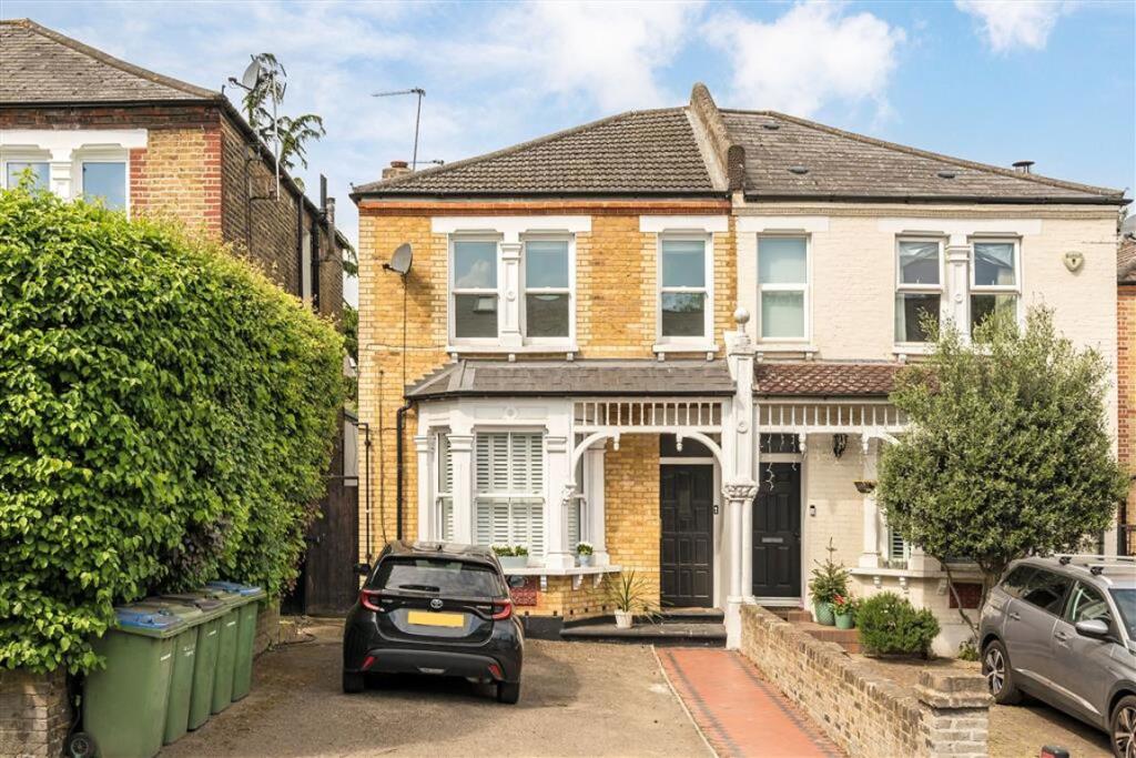 2 bed 1st Floor Flat for rent in Greenwich. From Dexters - Blackheath
