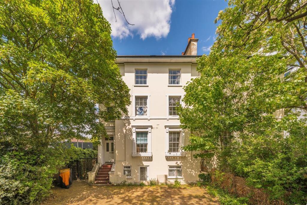 2 bed 1st Floor Flat for rent in Greenwich. From Dexters - Blackheath