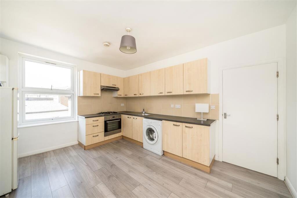 2 bed 1st Floor Flat for rent in Woolwich. From Dexters - Blackheath