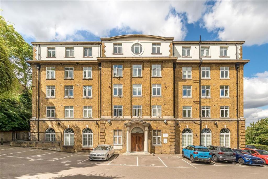 3 bed 1st Floor Flat for rent in Greenwich. From Dexters - Blackheath 3 bed 1st Floor Flat for rent in Greenwich. From Dexters - Blackheath