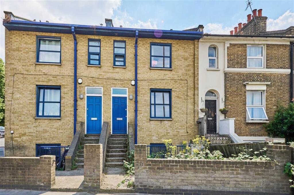 4 bed Detached for rent in Greenwich. From Dexters - Blackheath