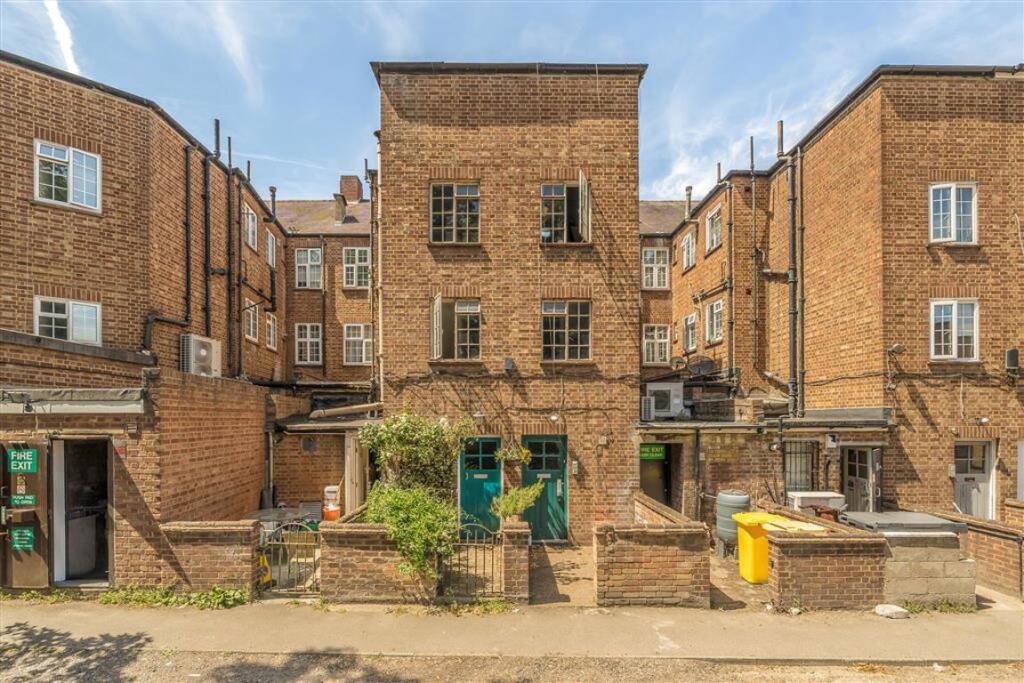2 bed 1st Floor Flat for rent in Greenwich. From Dexters - Blackheath