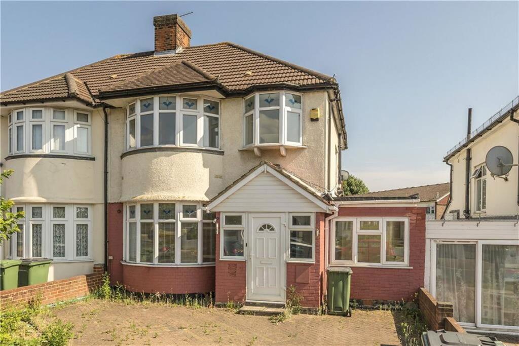 4 bed Detached for rent in Eltham. From Dexters - Blackheath