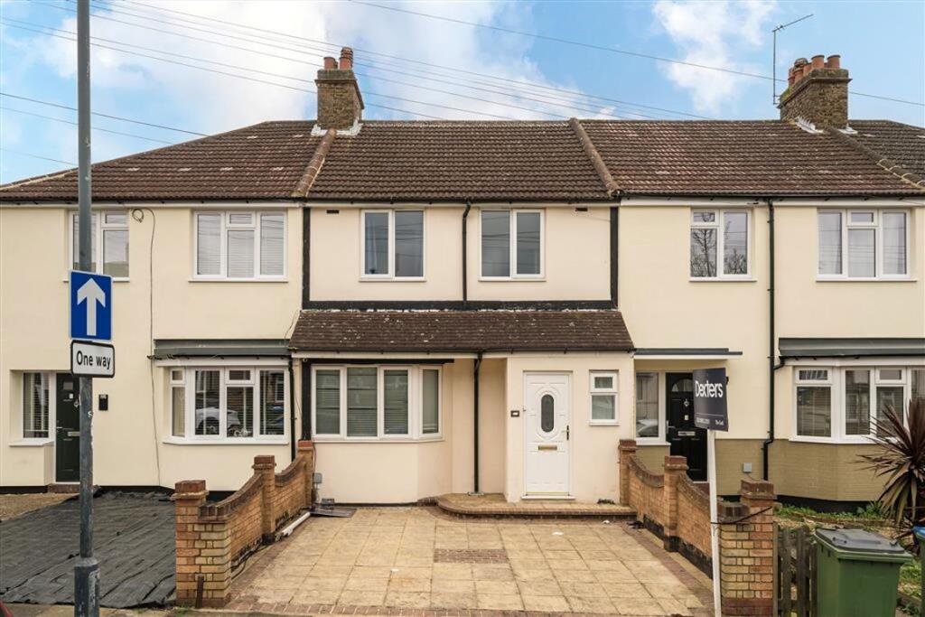3 bed Mid Terraced House for rent in Woolwich. From Dexters - Blackheath