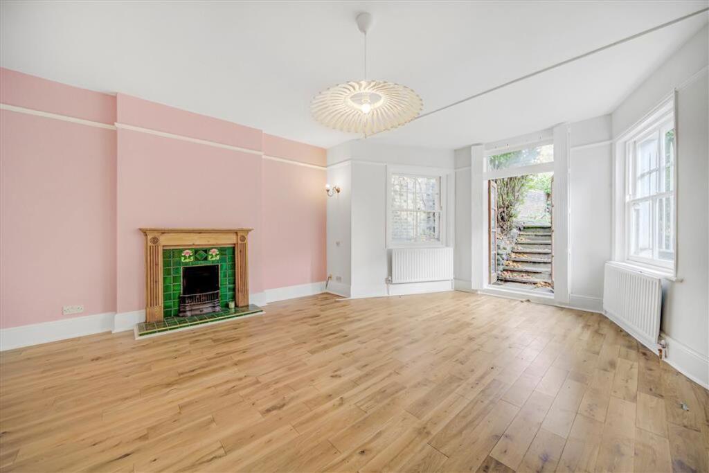 2 bed 1st Floor Flat for rent in Greenwich. From Dexters - Blackheath