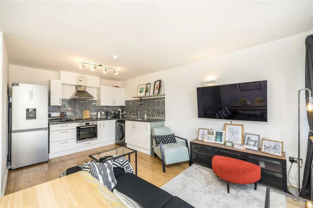 2 bed 1st Floor Flat for rent in Woolwich. From Dexters - Blackheath