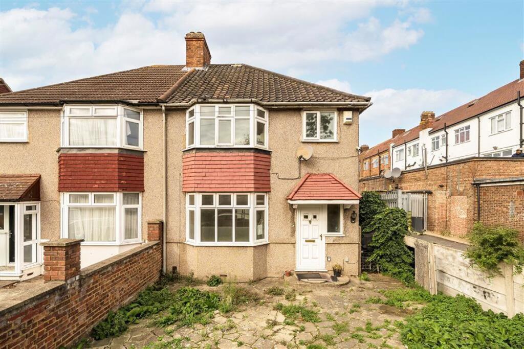 4 bed Detached for rent in Woolwich. From Dexters - Blackheath