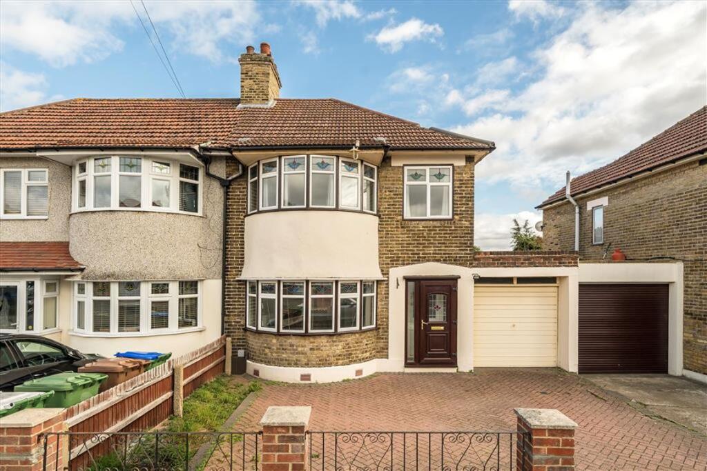 3 bed Detached for rent in Bexley. From Dexters - Blackheath 3 bed Detached for rent in Bexley. From Dexters - Blackheath