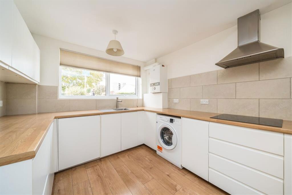 3 bed Detached for rent in Woolwich. From Dexters - Blackheath 3 bed Detached for rent in Woolwich. From Dexters - Blackheath
