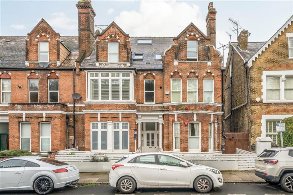 3 bed 1st Floor Flat for rent in Greenwich. From Dexters - Blackheath 3 bed 1st Floor Flat for rent in Greenwich. From Dexters - Blackheath