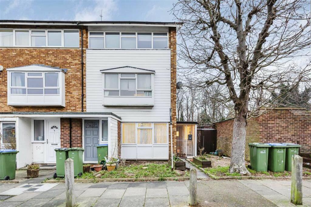 2 bed Flat for rent in Eltham. From Peter James Estate Agents - Lee