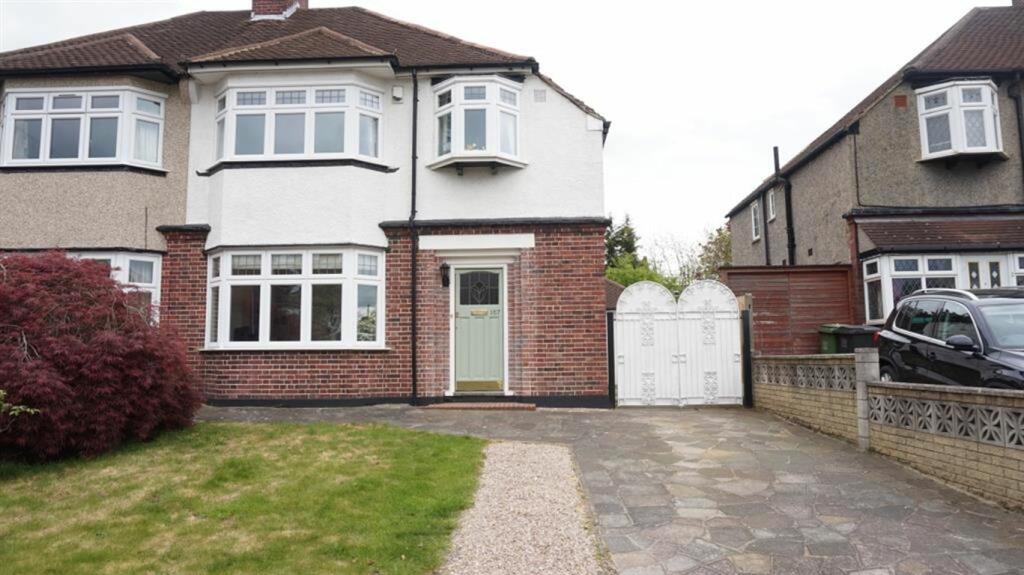 3 bed Semi-Detached House for rent in Eltham. From Peter James Estate Agents - Lee