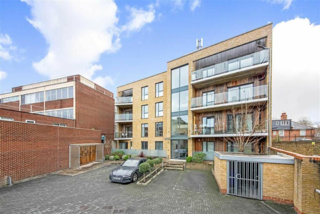 2 bed Flat for rent in Lewisham. From Peter James Estate Agents - Lee