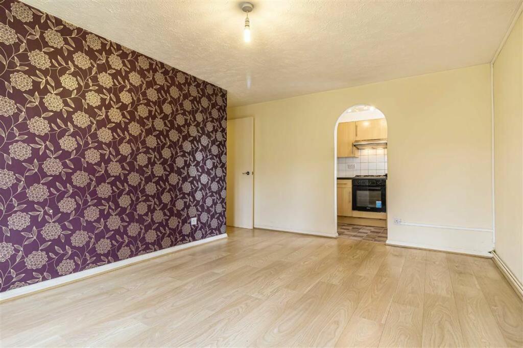 2 bed Flat for rent in Catford. From Peter James Estate Agents - Lee
