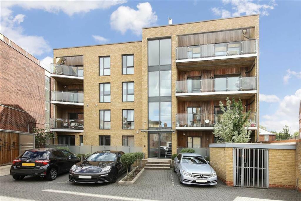 1 bed Flat for rent in Lewisham. From Peter James Estate Agents - Lee