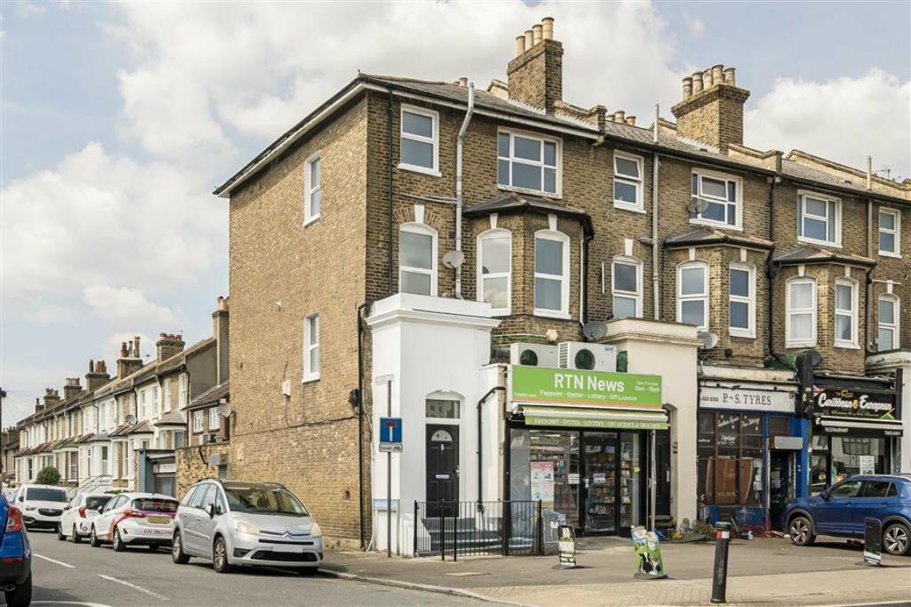 4 bed Maisonette for rent in Catford. From Peter James Estate Agents - Lee