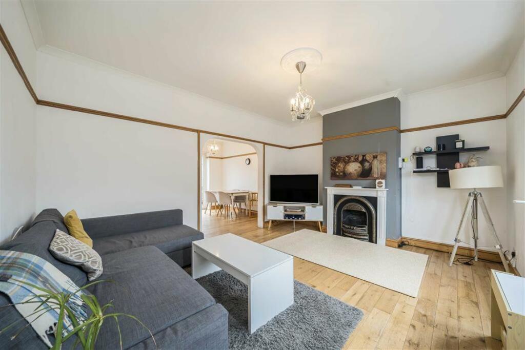 3 bed Mid Terraced House for rent in Eltham. From Peter James Estate Agents - Lee