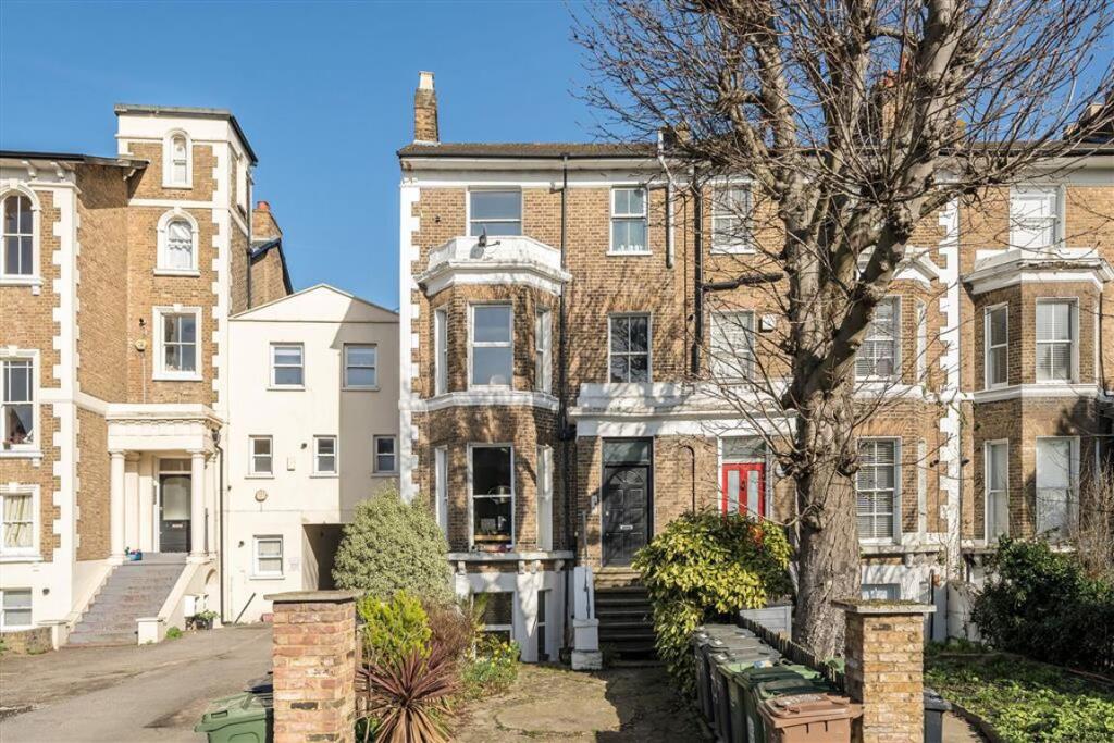 1 bed 1st Floor Flat for rent in Lewisham. From Dexters - Lee