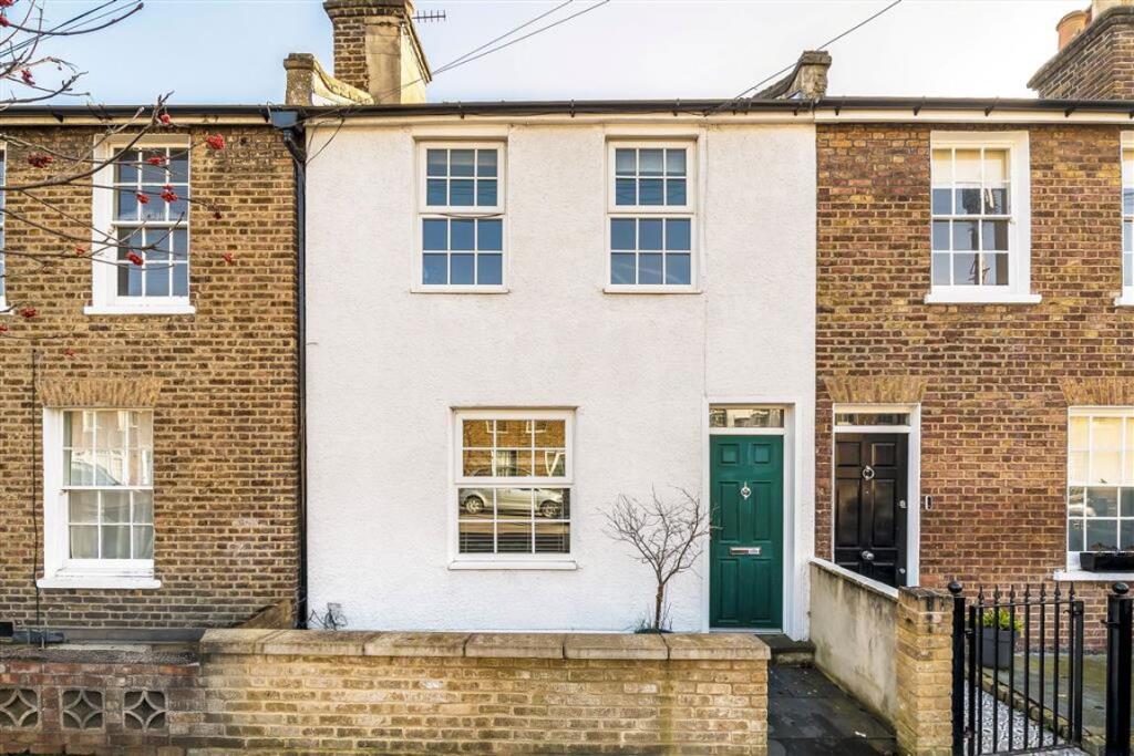 2 bed 1st Floor Flat for rent in Lewisham. From Dexters - Lee