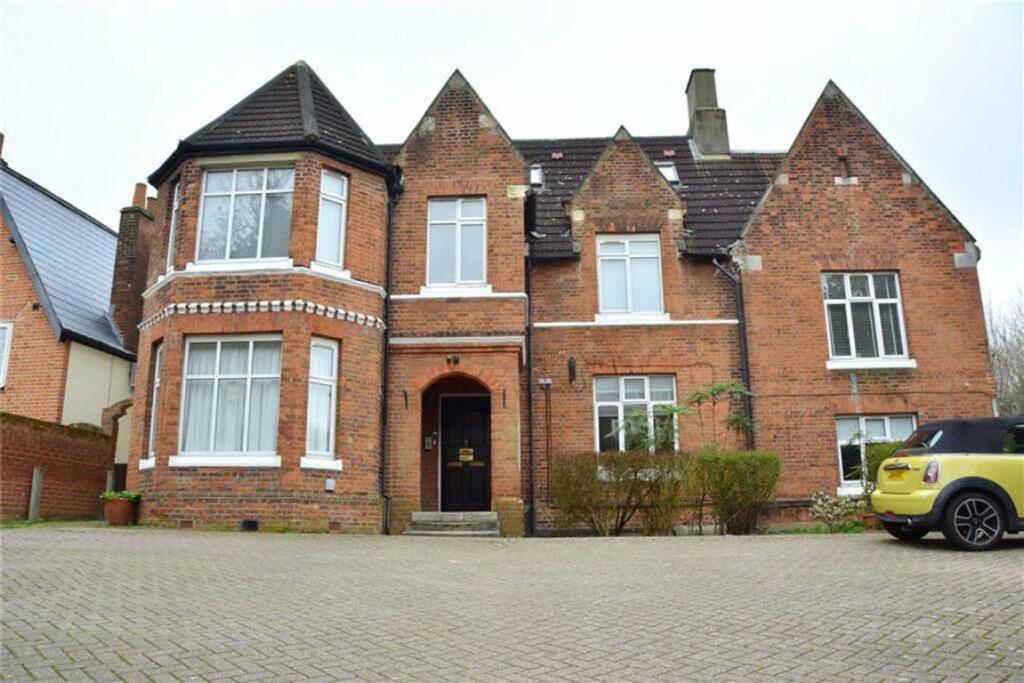 2 bed 1st Floor Flat for rent in Eltham. From Dexters - Lee