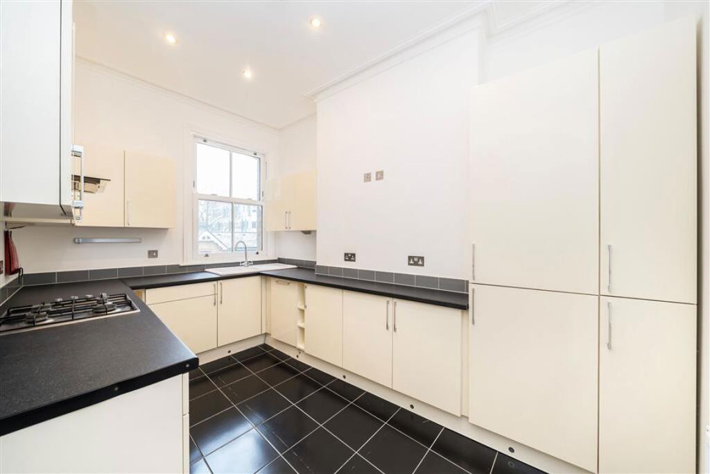 6 bed 1st Floor Flat for rent in Lewisham. From Dexters - Lee
