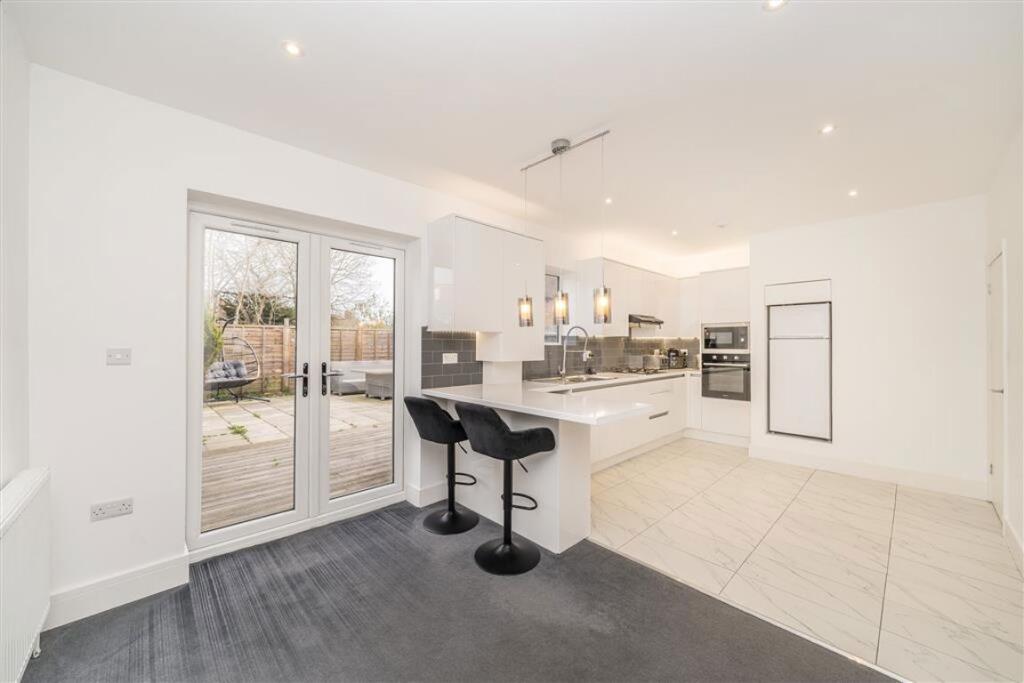 3 bed Mid Terraced House for rent in Eltham. From Dexters - Lee